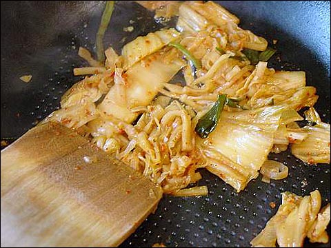 잘게 썬 돼지고기를 넣어도 맛이 아주 좋습니다. 